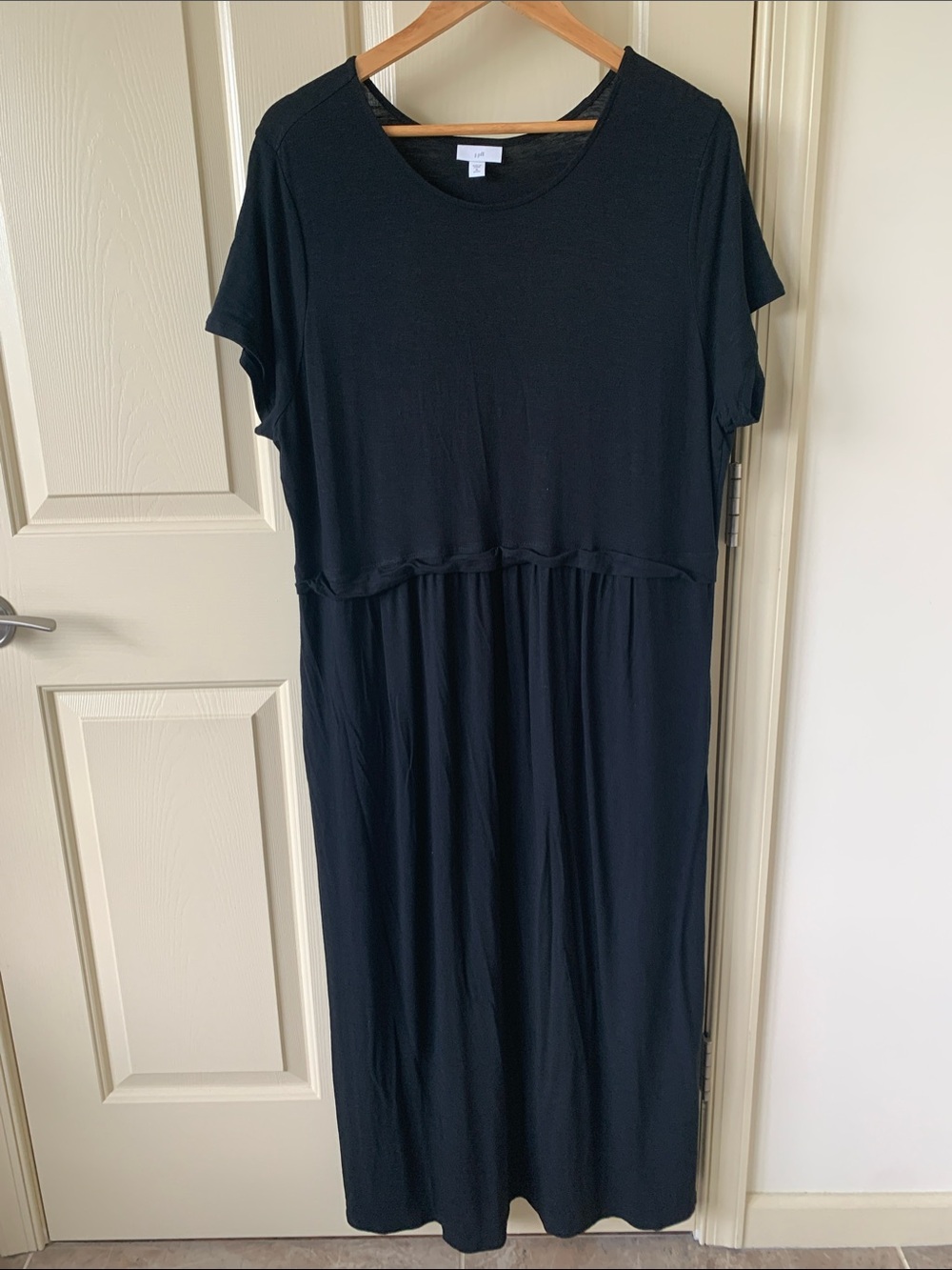 Black Short-Sleeve Maxi Dress